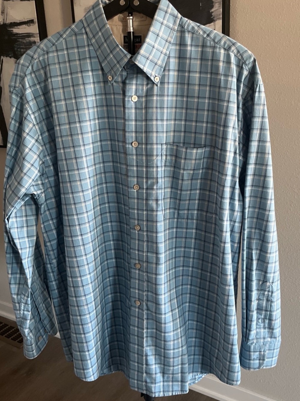 Haggar "Forever New" Men's
Size Large. Long-sleeve button-down shirt.